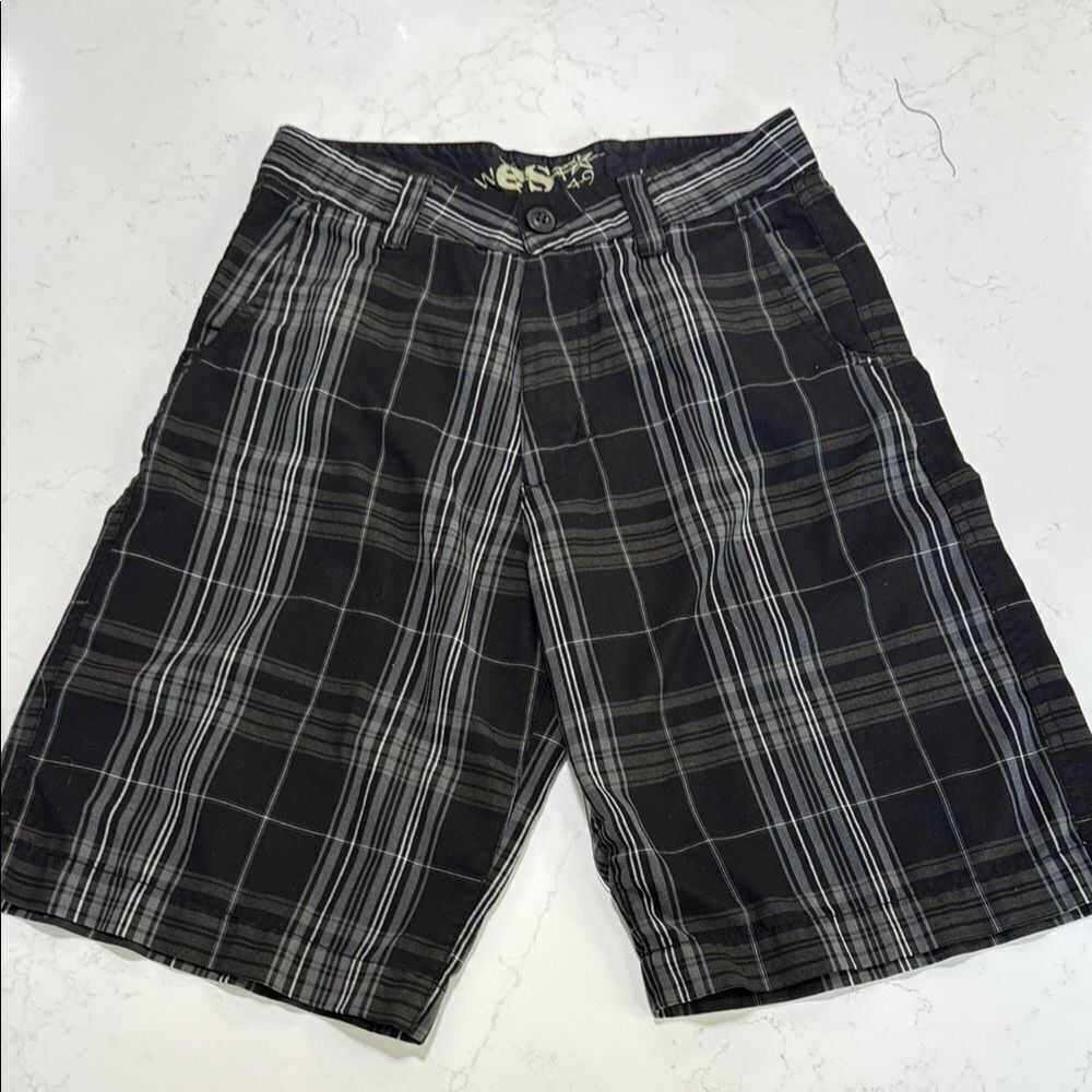 West 49 youth boys Black Plaid Shorts.  Size Large